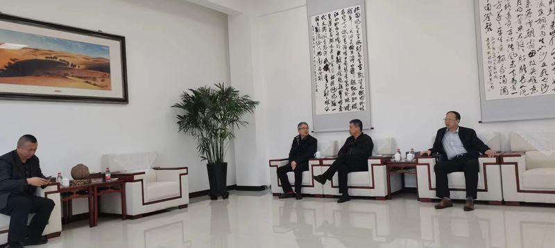 公司與哈密市政府領導洽談公司新疆發(fā)展思路，加大助力新疆能源發(fā)展！